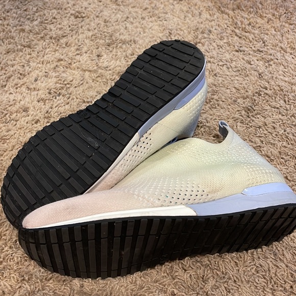 J/Slides gradient pastel tennis shoes, size 9 - Picture 8 of 13